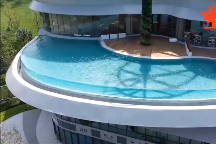 超长型的亚克力透明泳池都是是怎么完成安装的