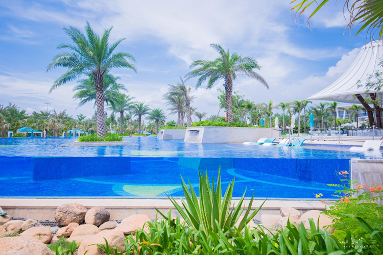 瑞地格乐亚克力游泳池生产厂家免费设计定制各种酒店民宿别墅会所泳池