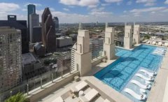 40层楼透明游泳池，你敢去游吗？