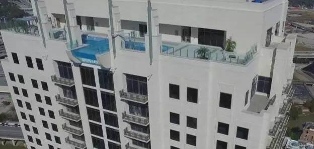 40层楼高透明游泳池，深圳市他拍档科技有限公司