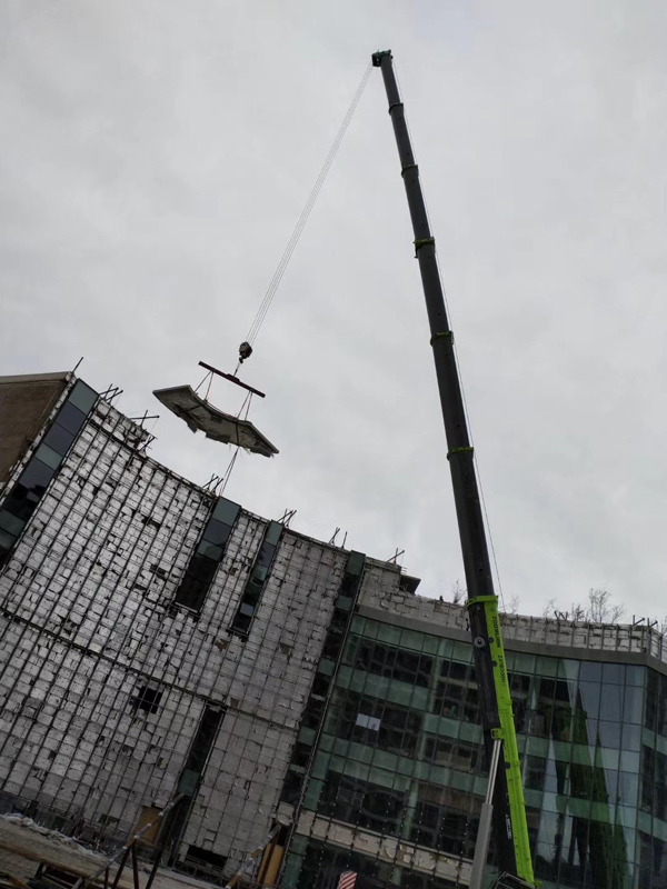 辽宁营口鲅鱼圈魔法温泉悬空透明泳池建设施工二，瑞地格乐亚克力游泳池