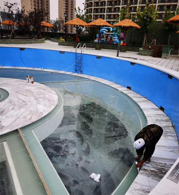 辽宁营口鲅鱼圈魔法温泉悬空透明泳池建设施工六，瑞地格乐亚克力游泳池