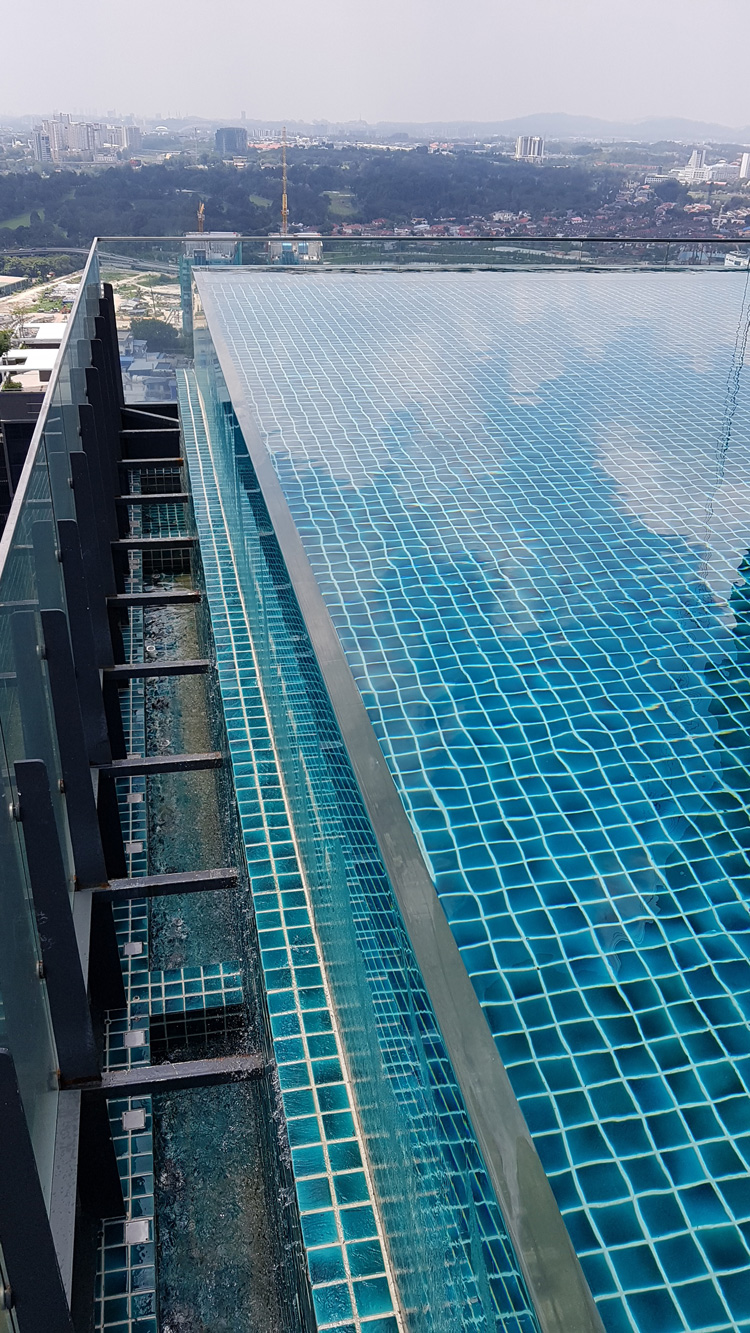马来西亚马星地点公寓亚克力透明空中泳池五，瑞地格乐亚克力游泳池