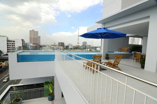 瑞地格乐亚克力游泳池案例，菲律宾露散酒店悬空泳池三